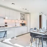 Stay By Latinem Luxury 1Br Holiday Home Cvg 710 Near Burj Khalifa