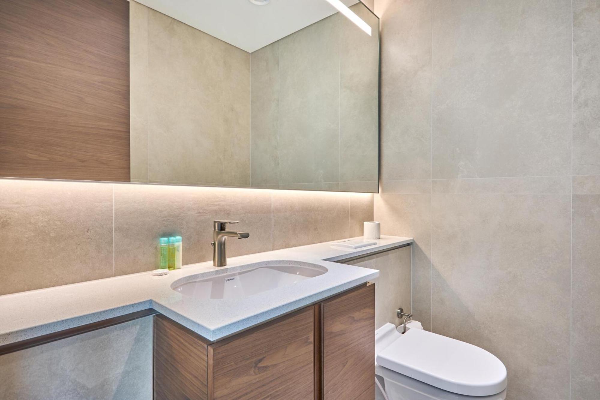 By Latinem Luxury 1br Cvg 710 Near Burj Khalifa * Dubai