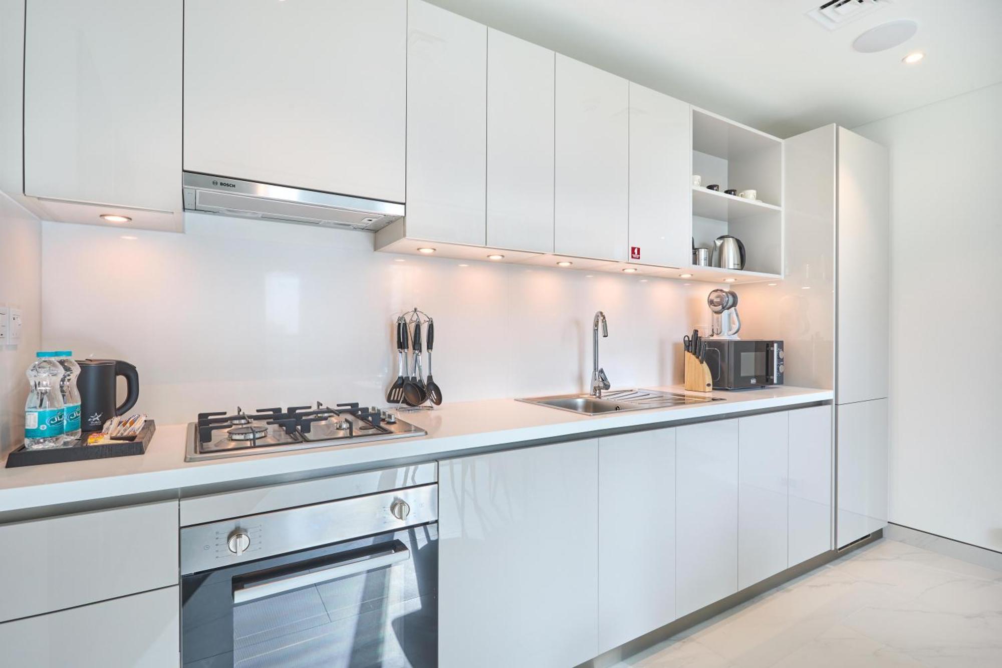 By Latinem Luxury 1br Cvg 710 Near Burj Khalifa Dubai