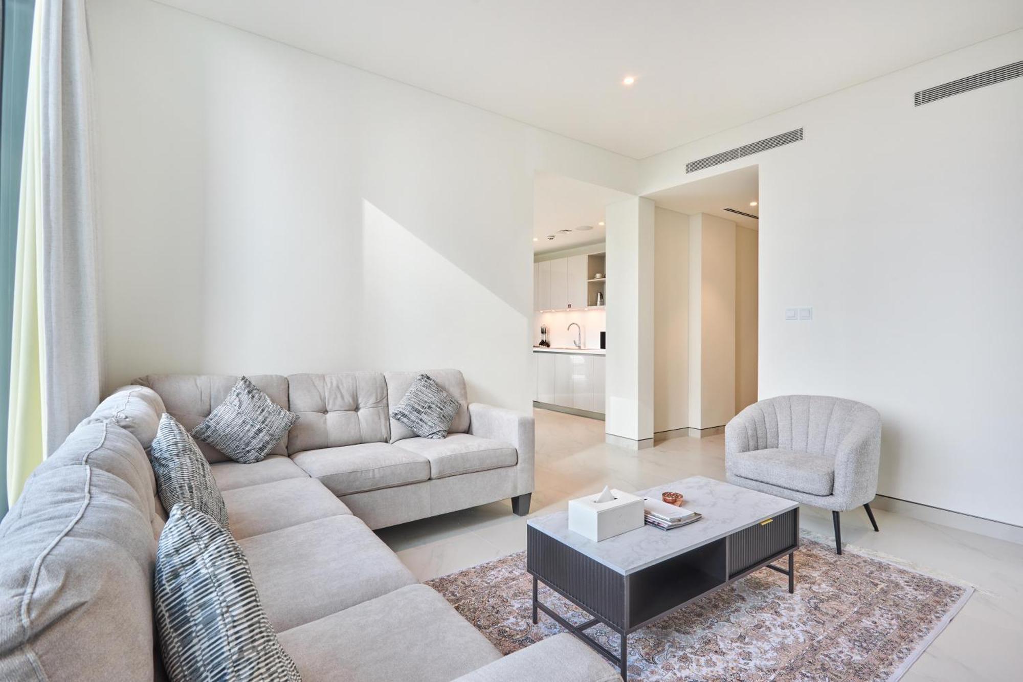 By Latinem Luxury 1br Cvg 710 Near Burj Khalifa Apartment
